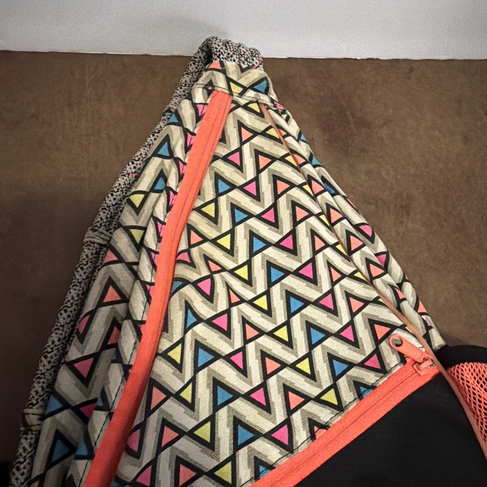 KAVU Paxton Pack backpack rope sling bag in a colorful pattern - Picture 3 of 6